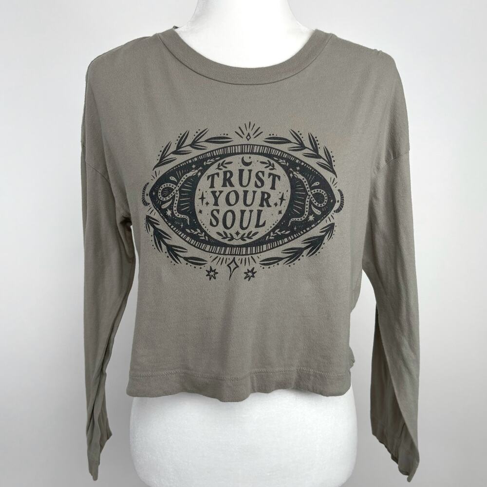 Amuse Society Long Sleeve Cropped Graphic Print Top Size XS Boho Witchy Casual
